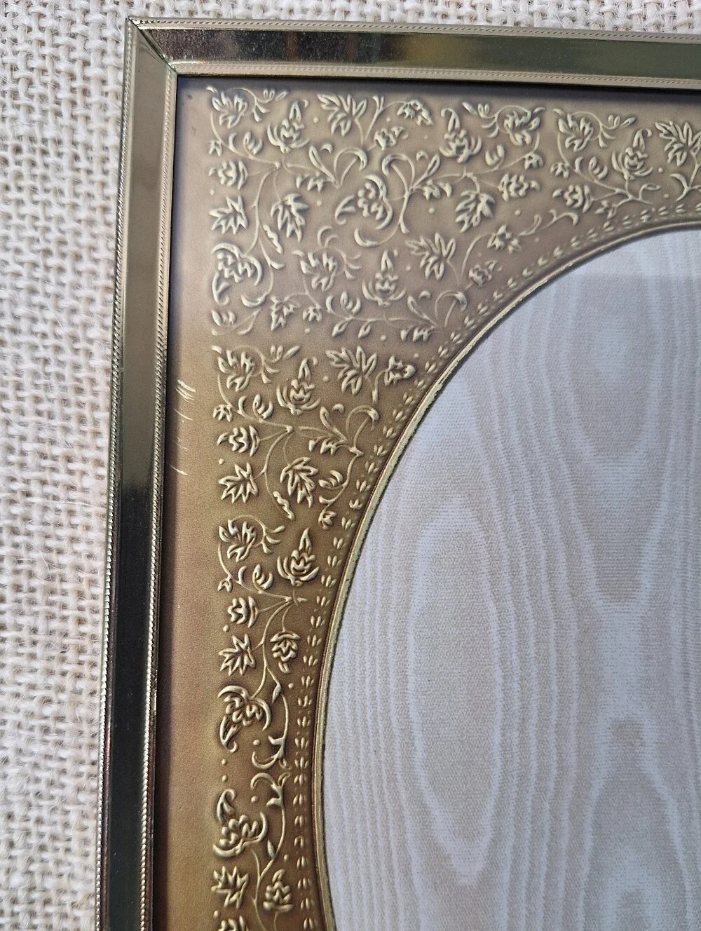 Vintage Brass/gold Tone Picture Frame With Metallic Embossed Oval Insert. 6.5x8